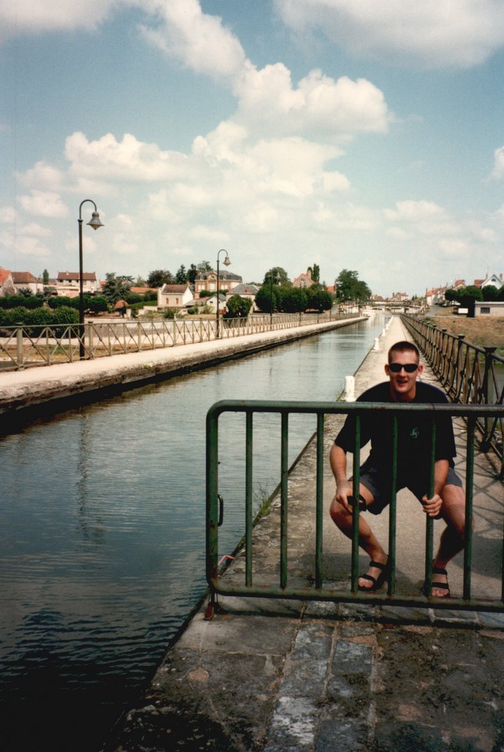 2308a013_1997aug.jpeg